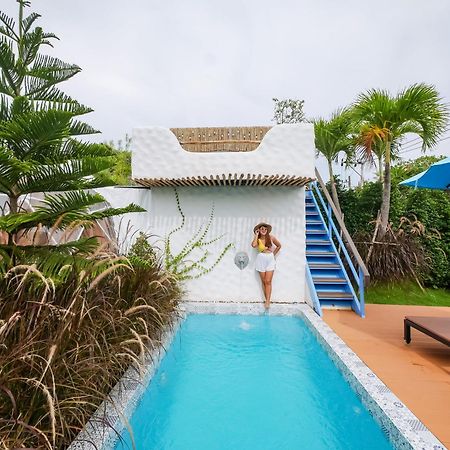 Le Resort And Villas Rawai Kültér fotó A pool at a resort in Phuket, Thailand