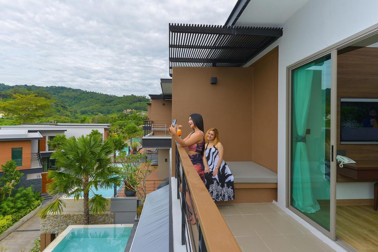 Le Resort And Villas Rawai Kültér fotó A balcony