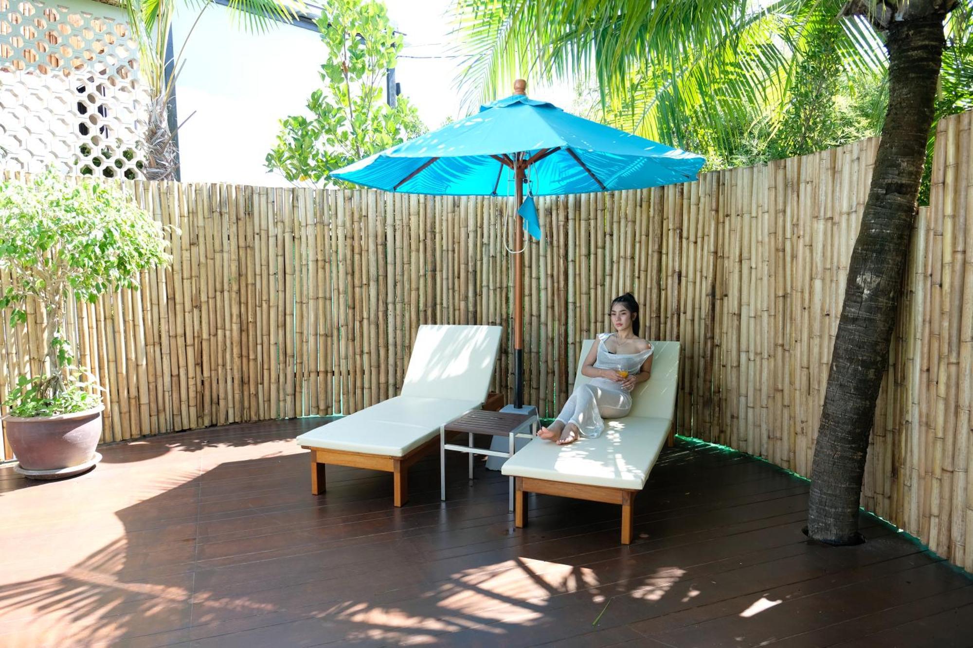 Le Resort And Villas Rawai Kültér fotó A bamboo fence