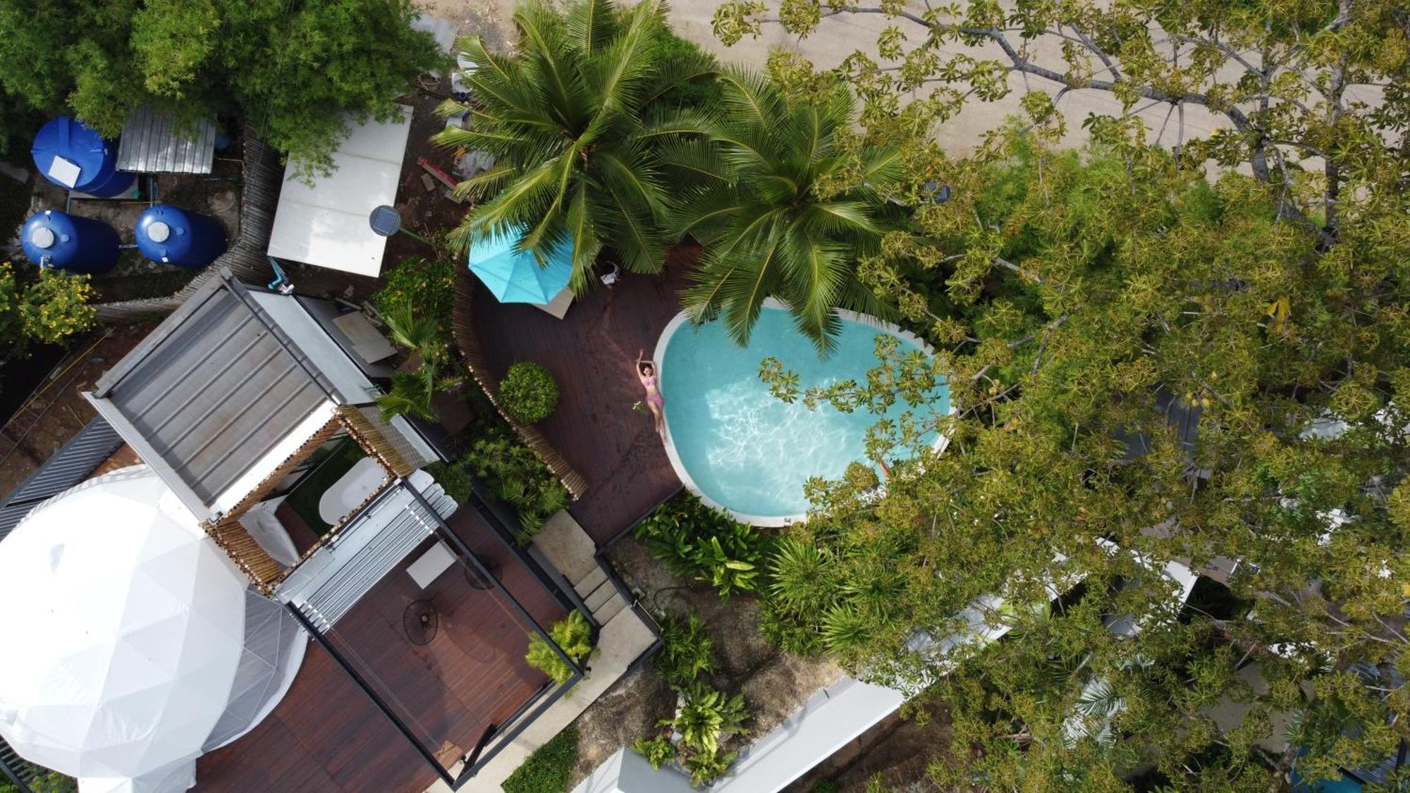 Le Resort And Villas Rawai Kültér fotó Aerial view of the pool at the hotel