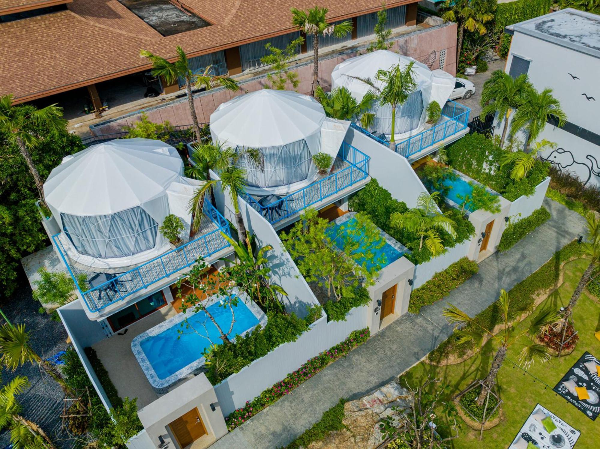 Le Resort And Villas Rawai Kültér fotó The resort's villas