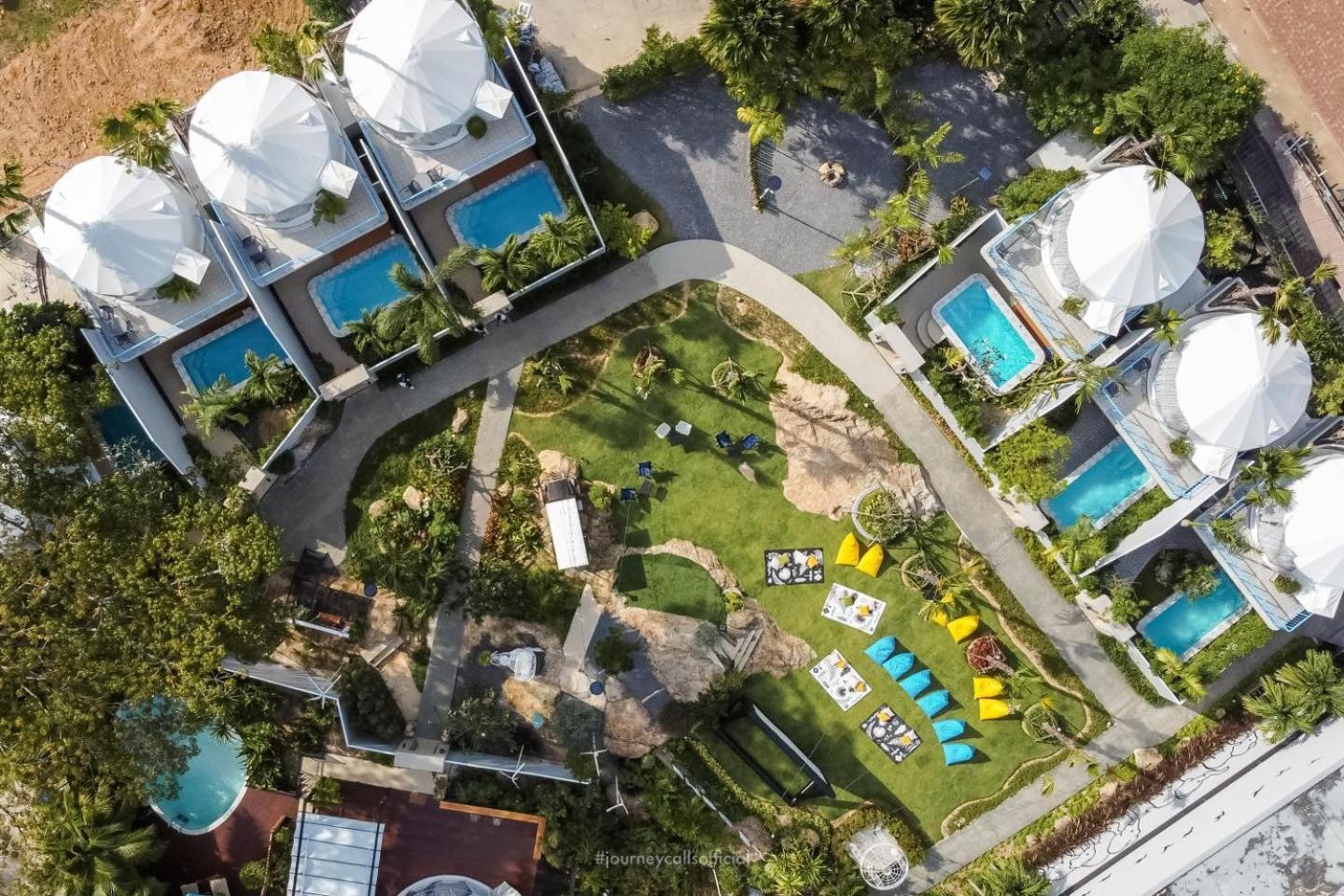 Le Resort And Villas Rawai Kültér fotó Aerial view of the resort