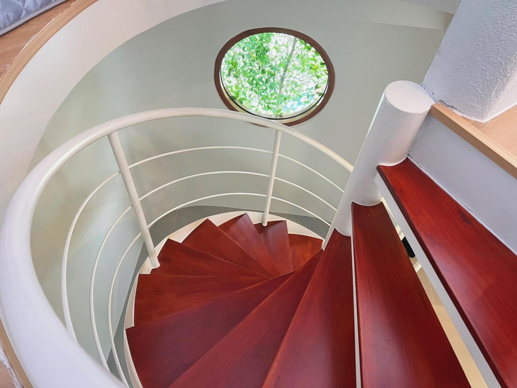 Le Resort And Villas Rawai Kültér fotó Spiral staircase