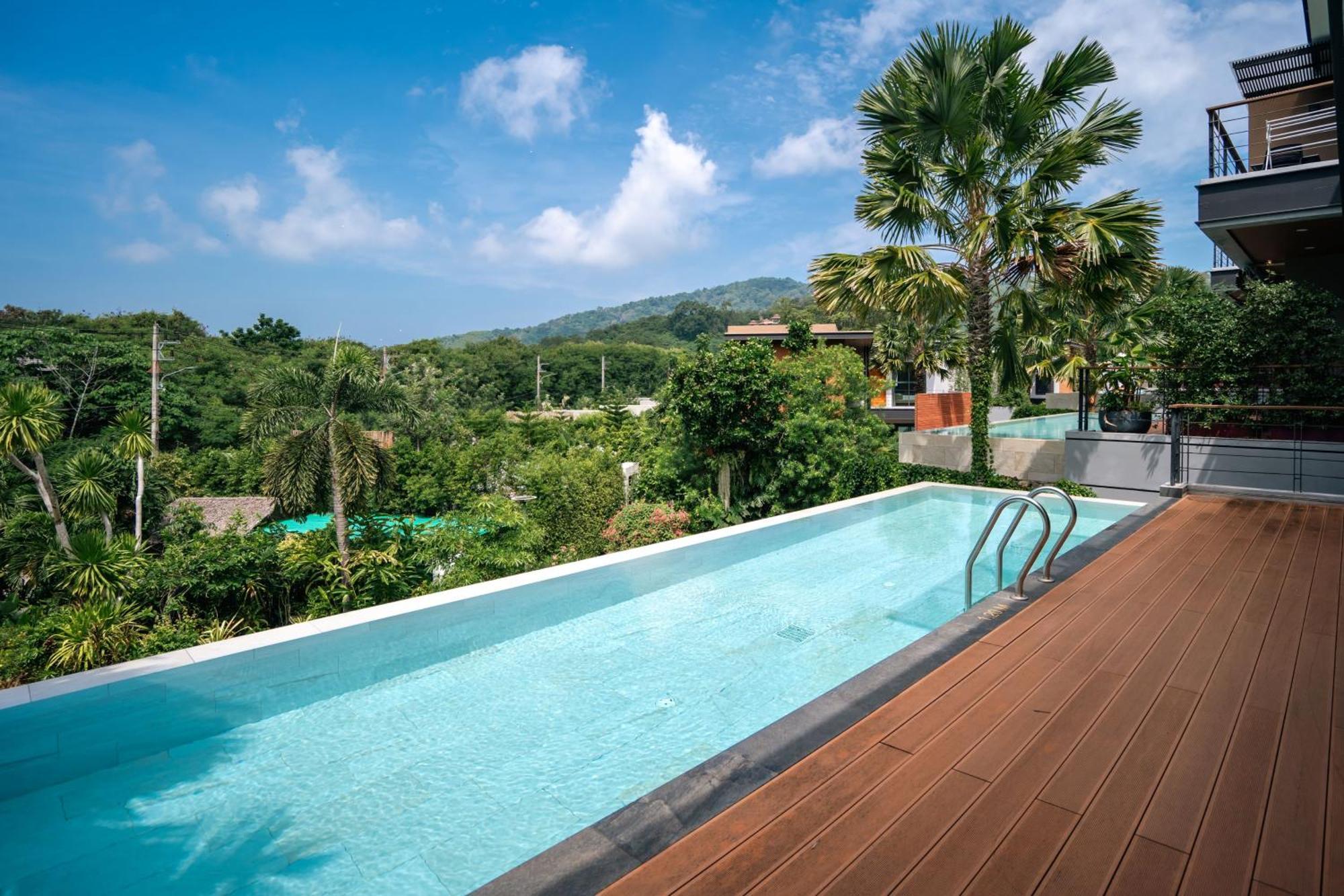 Le Resort And Villas Rawai Kültér fotó Infinity pool